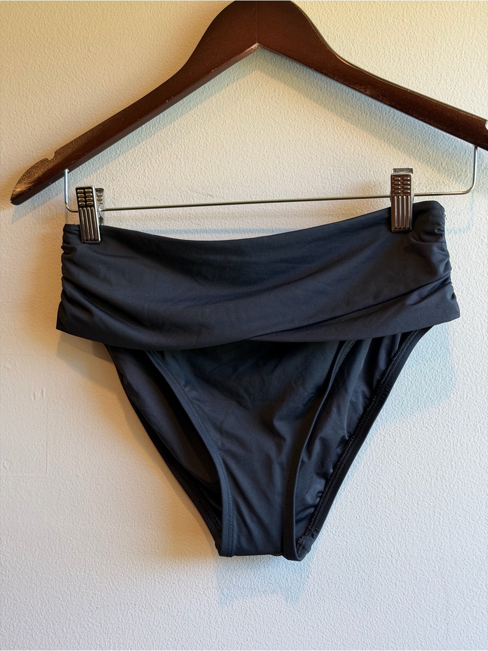 La Blanca Island Goddess Overlap Bikini Bottoms Black Size 6